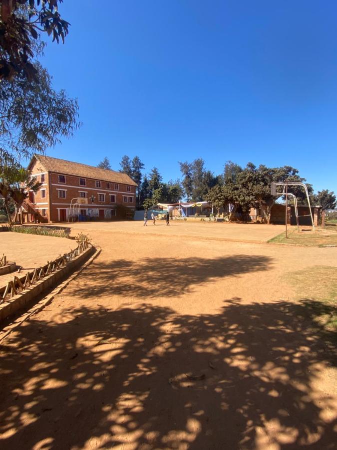 Chambre d'hôtes du lycée Picot de Clorivière dont les Revenues financent l'éducation des élèves Antsirabe Exterior foto