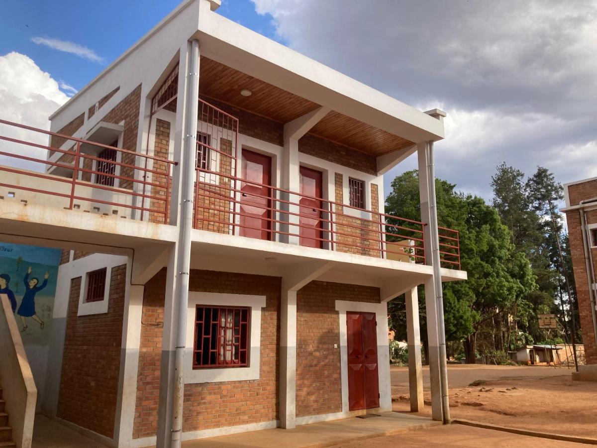 Chambre d'hôtes du lycée Picot de Clorivière dont les Revenues financent l'éducation des élèves Antsirabe Exterior foto