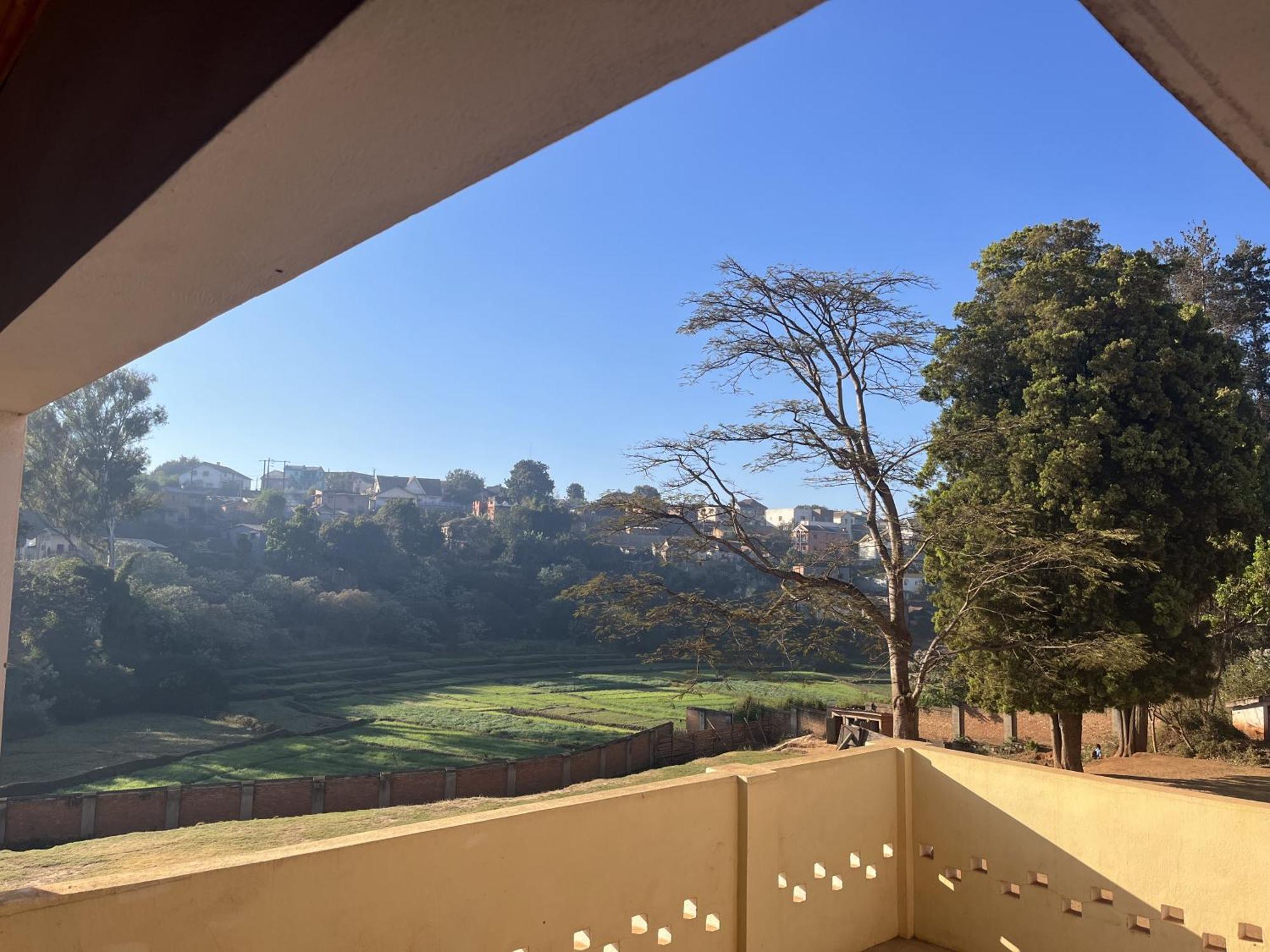 Chambre d'hôtes du lycée Picot de Clorivière dont les Revenues financent l'éducation des élèves Antsirabe Exterior foto